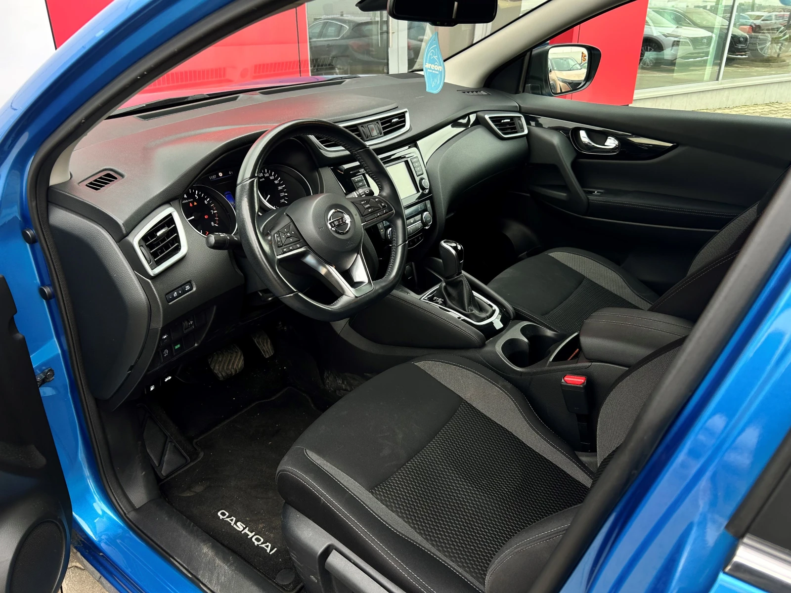 Nissan Qashqai 1.3 DIG-T Acenta A/T, снимка 4 - Автомобили и джипове - 55621340