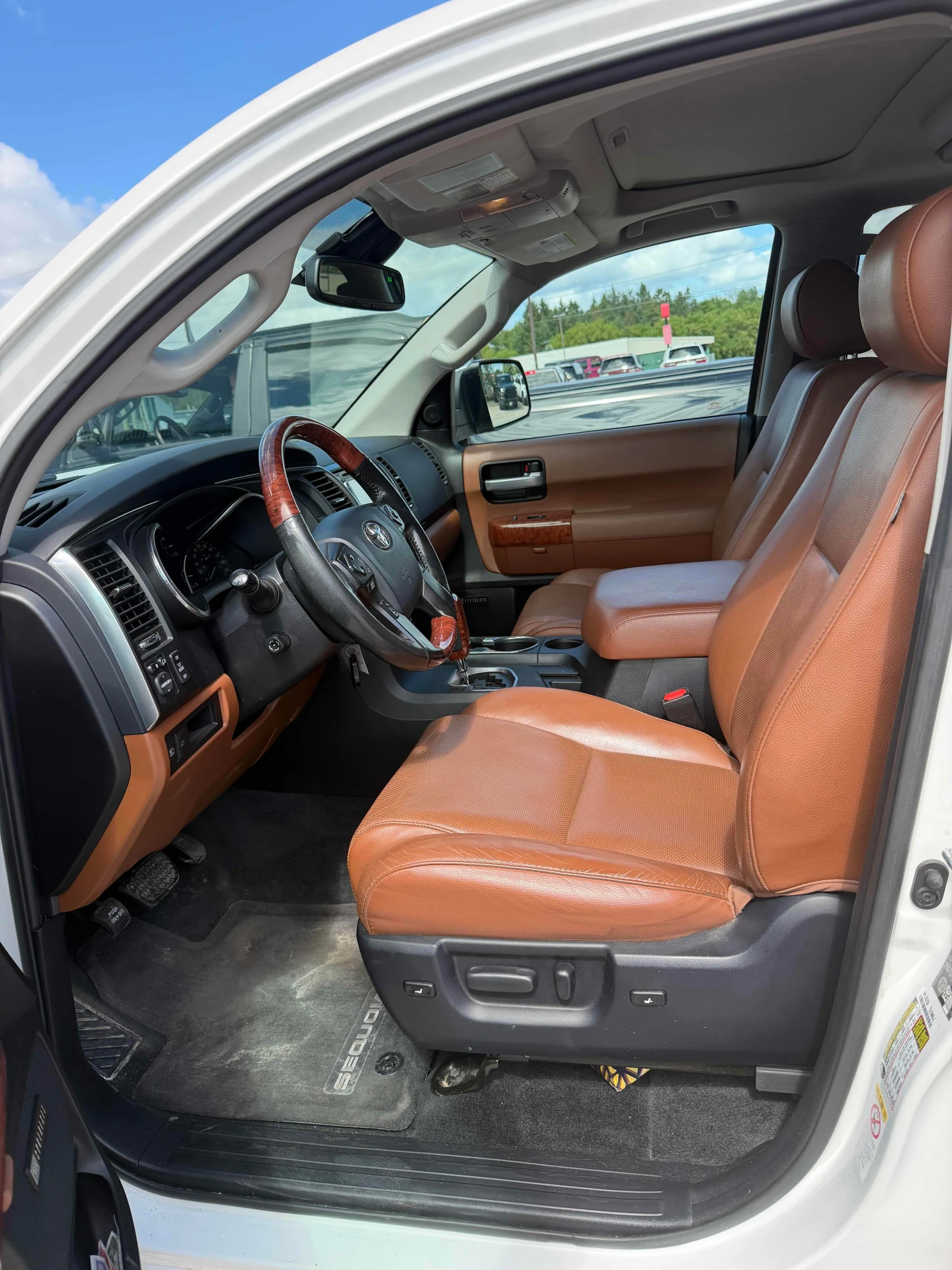 Toyota Sequoia * Platinum * CARFAX * ОПЦИЯ ЗА ФИНАНСИРАНЕ, снимка 13 - Автомобили и джипове - 55842286
