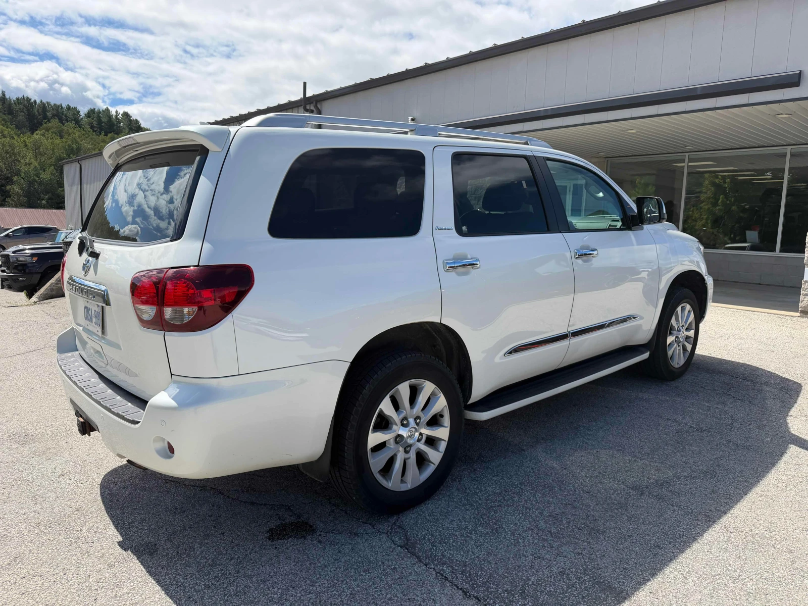 Toyota Sequoia * Platinum * CARFAX * ОПЦИЯ ЗА ФИНАНСИРАНЕ, снимка 3 - Автомобили и джипове - 55842286