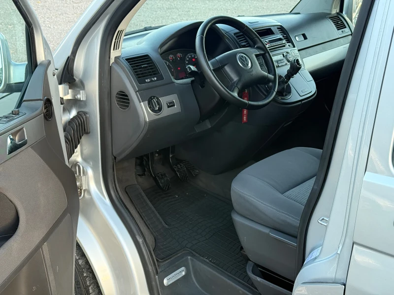 VW Multivan 2.5TDi 131к.с * Климатроник* * Пътник* , снимка 9 - Бусове и автобуси - 52244845