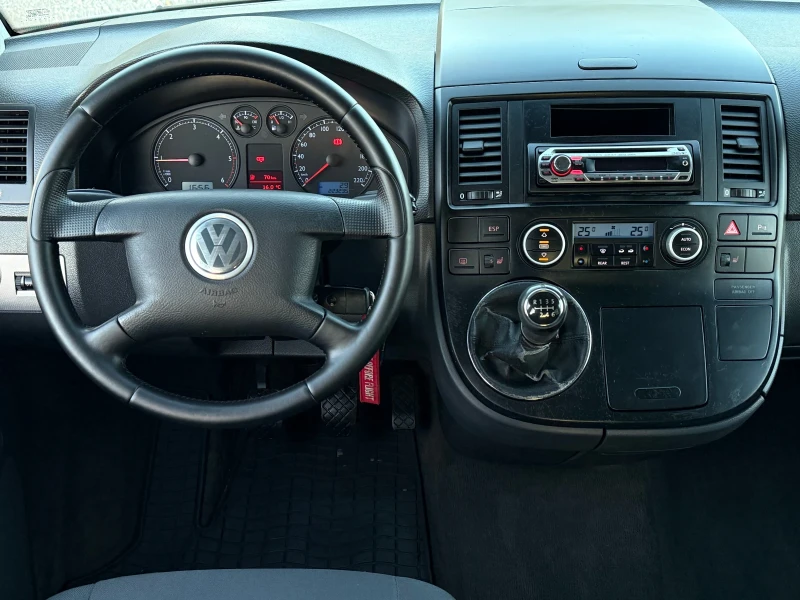 VW Multivan 2.5TDi 131к.с * Климатроник* * Пътник* , снимка 10 - Бусове и автобуси - 52244845
