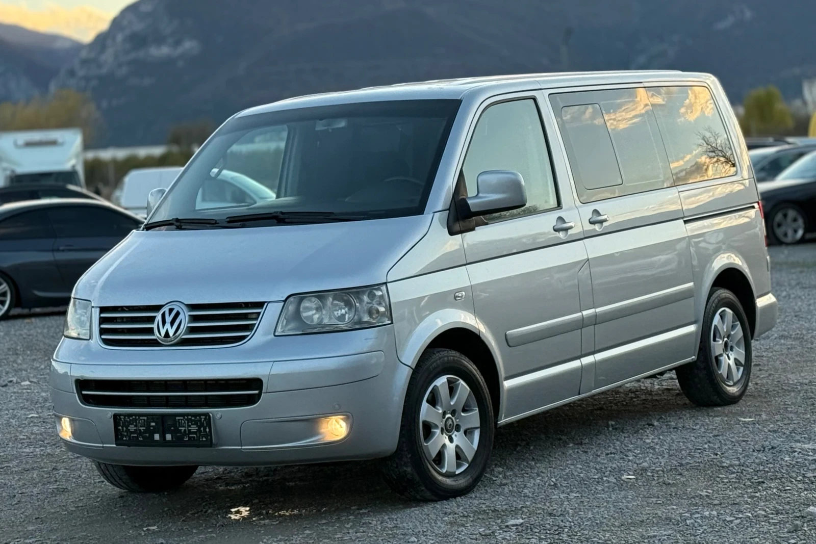VW Multivan 2.5TDi 131к.с * Климатроник* * Пътник*  - изображение 3