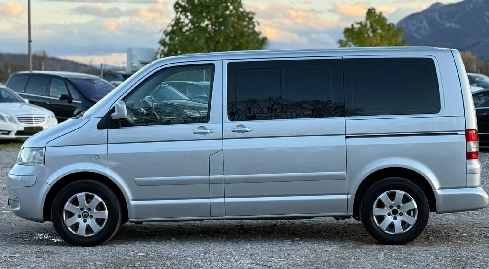 VW Multivan 2.5TDi 131к.с * Климатроник* * Пътник*  - изображение 7