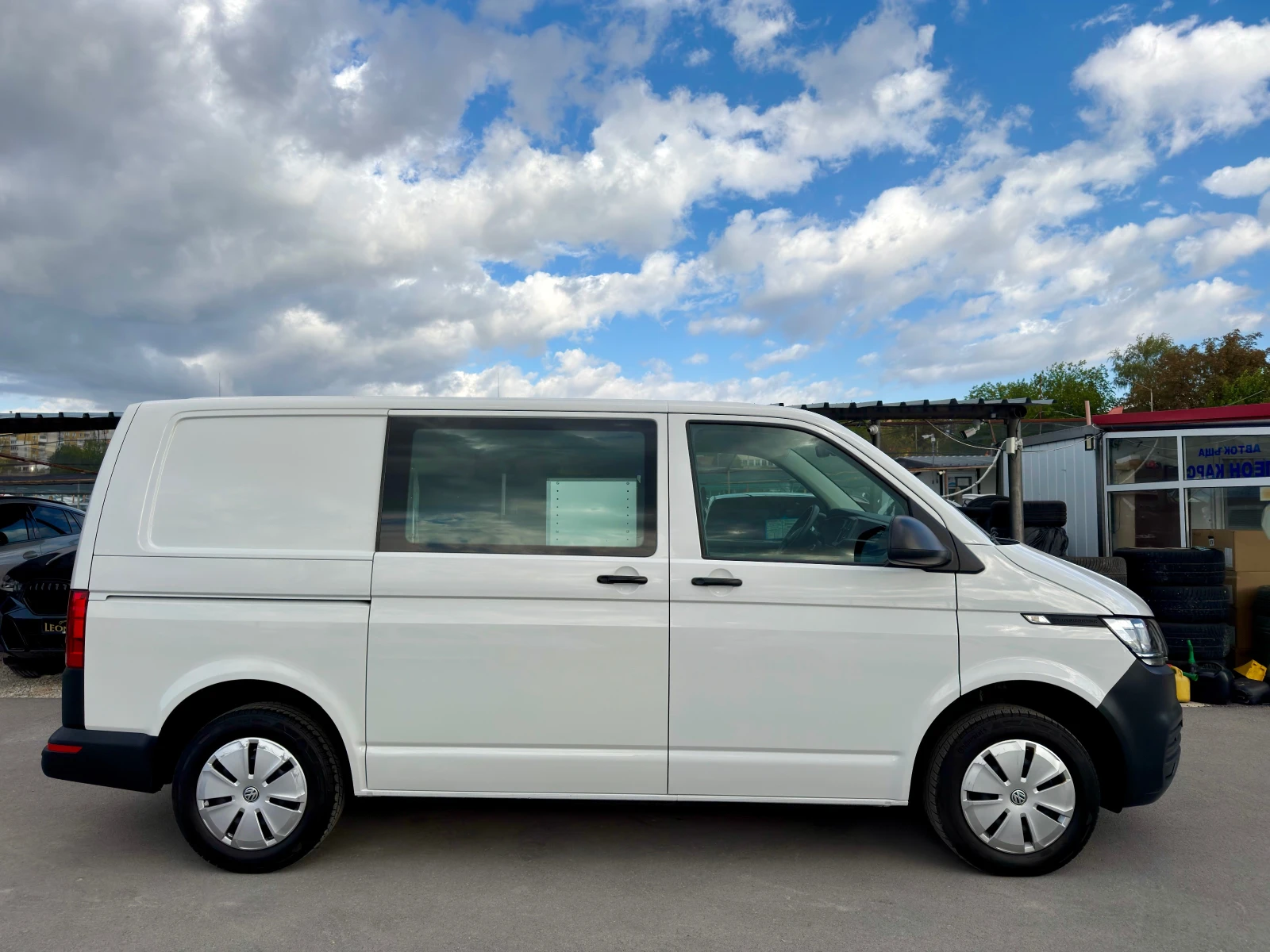 VW Transporter 2+ 1 топ CH, снимка 4 - Бусове и автобуси - 56171762