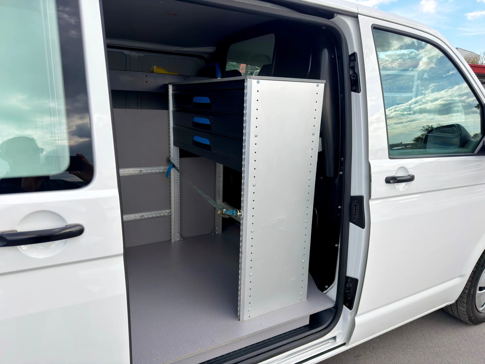 VW Transporter 2+ 1 топ CH, снимка 12 - Бусове и автобуси - 56171762