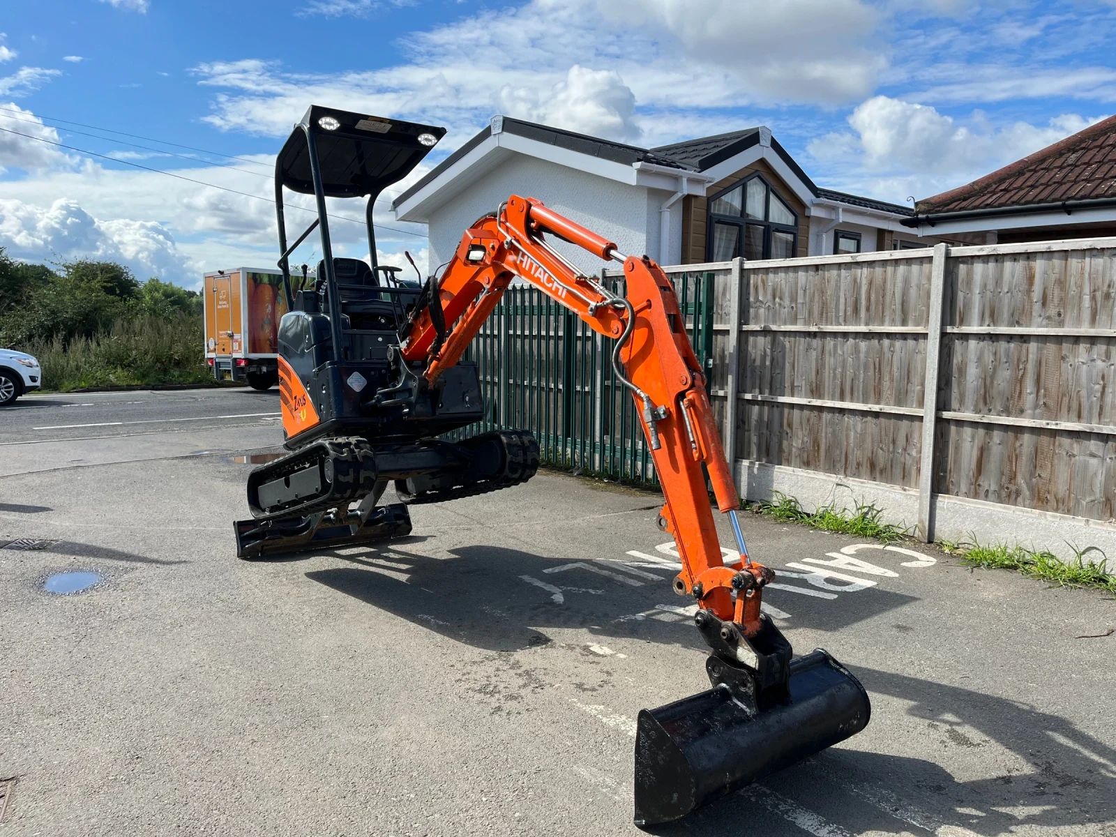 Багер Hitachi Zahis 17U - изображение 2