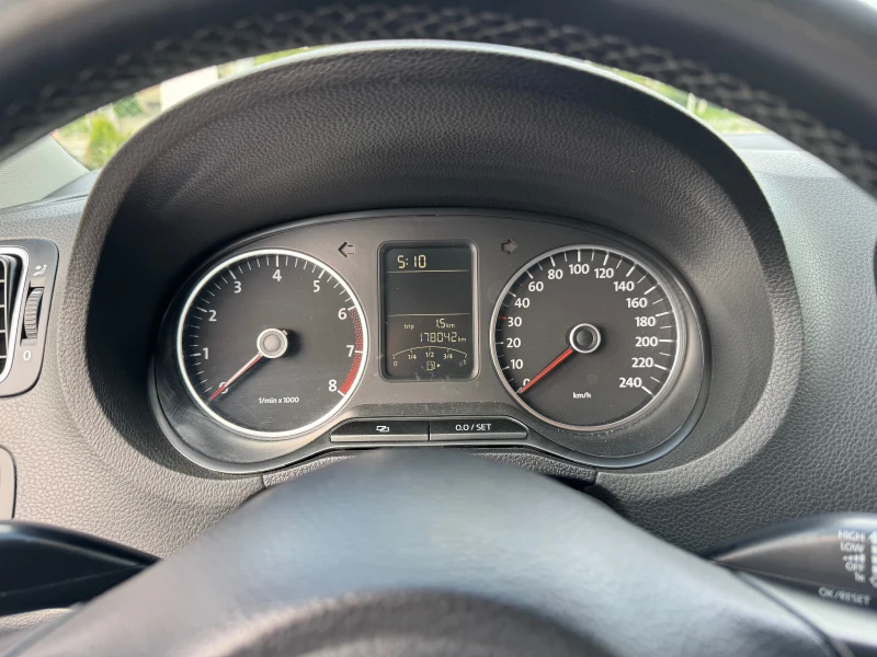 VW Polo Автоматик, снимка 11 - Автомобили и джипове - 50400923