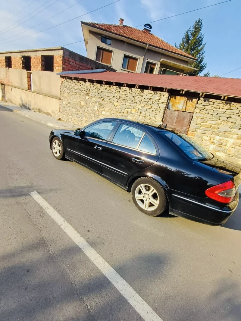 Mercedes-Benz E 220 Avantgarde, снимка 9 - Автомобили и джипове - 52726602