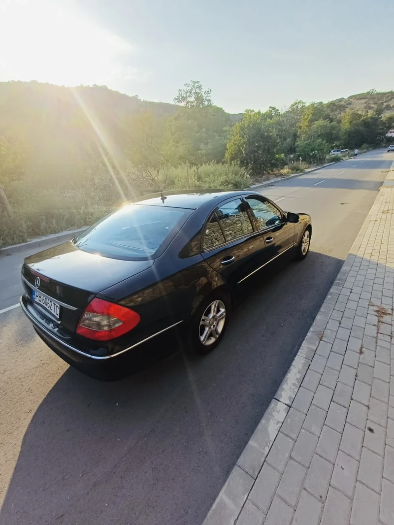 Mercedes-Benz E 220 Avantgarde, снимка 8 - Автомобили и джипове - 52726602