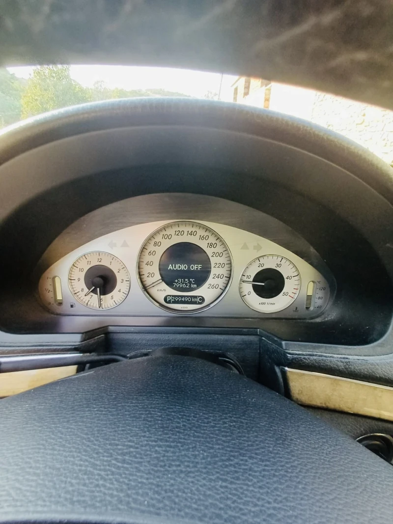 Mercedes-Benz E 220 Avantgarde, снимка 7 - Автомобили и джипове - 52726602