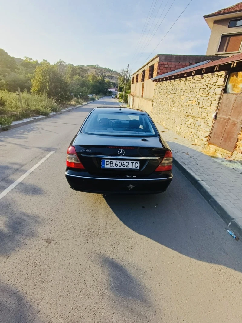 Mercedes-Benz E 220 Avantgarde, снимка 10 - Автомобили и джипове - 52726602