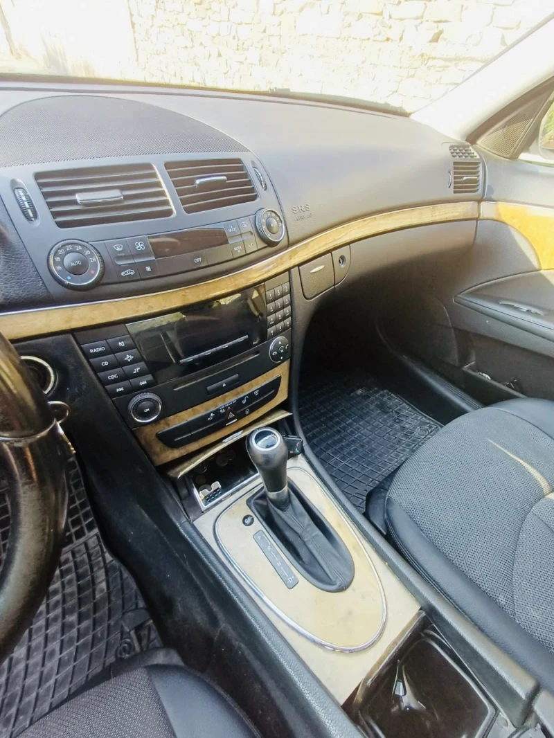 Mercedes-Benz E 220 Avantgarde, снимка 4 - Автомобили и джипове - 52726602