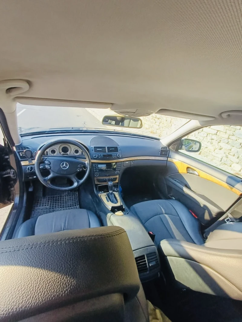 Mercedes-Benz E 220 Avantgarde, снимка 5 - Автомобили и джипове - 52726602