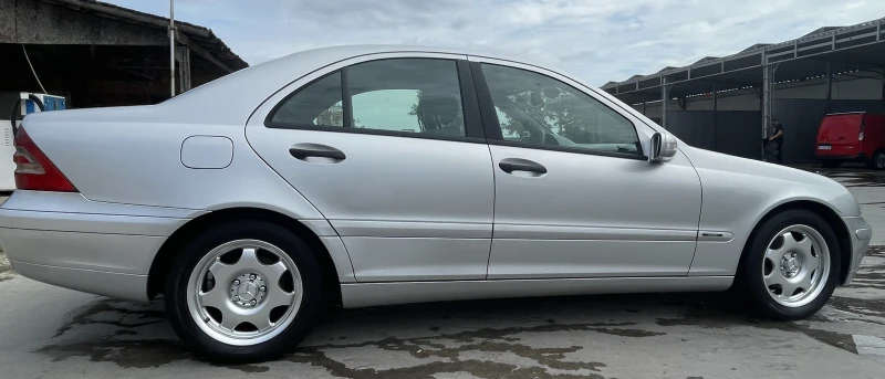 Mercedes-Benz C 220, снимка 3 - Автомобили и джипове - 52581162