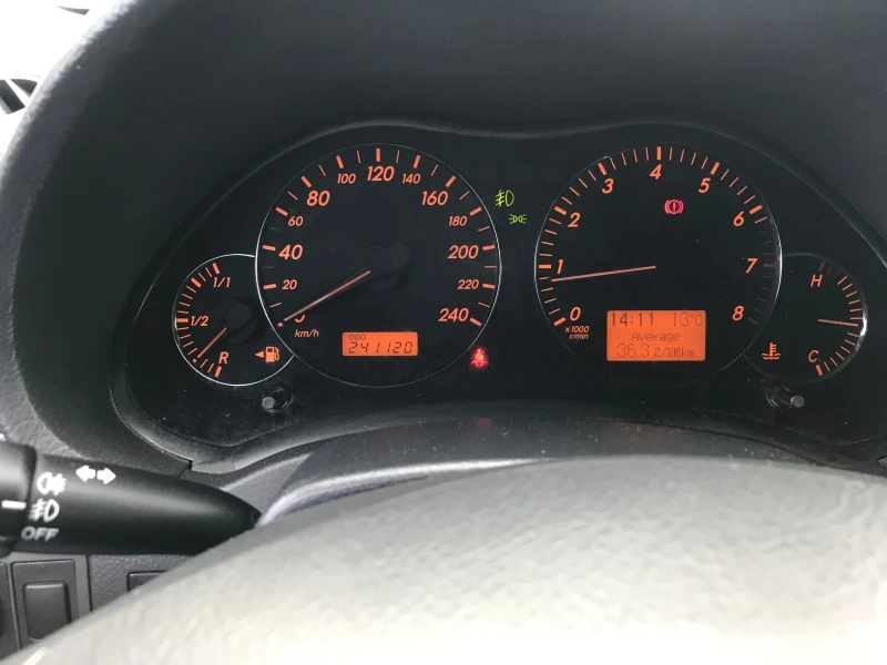 Toyota Avensis 1.8I GERMANY , снимка 13 - Автомобили и джипове - 52189738