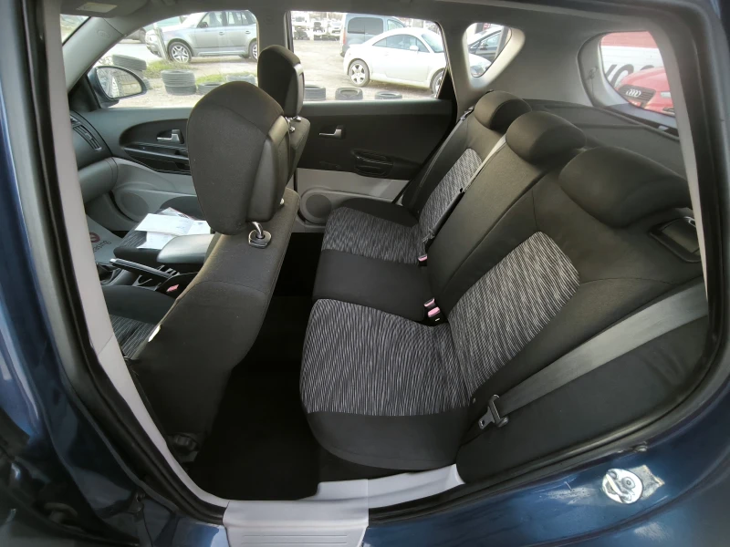 Kia Ceed 1.6crdi , снимка 13 - Автомобили и джипове - 52504064