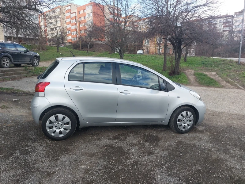 Toyota Yaris 1000, снимка 7 - Автомобили и джипове - 53007254
