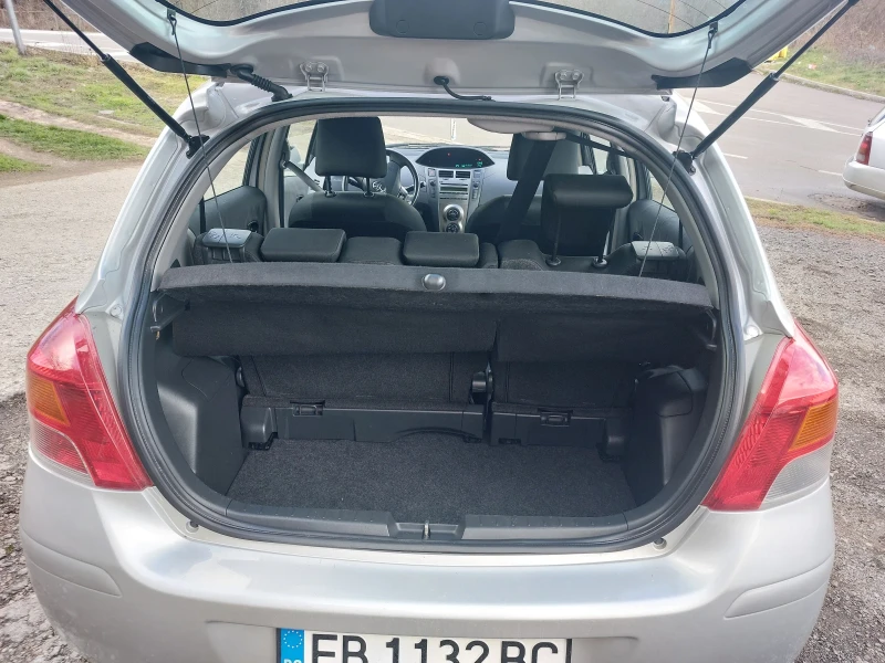 Toyota Yaris 1000, снимка 11 - Автомобили и джипове - 53007254