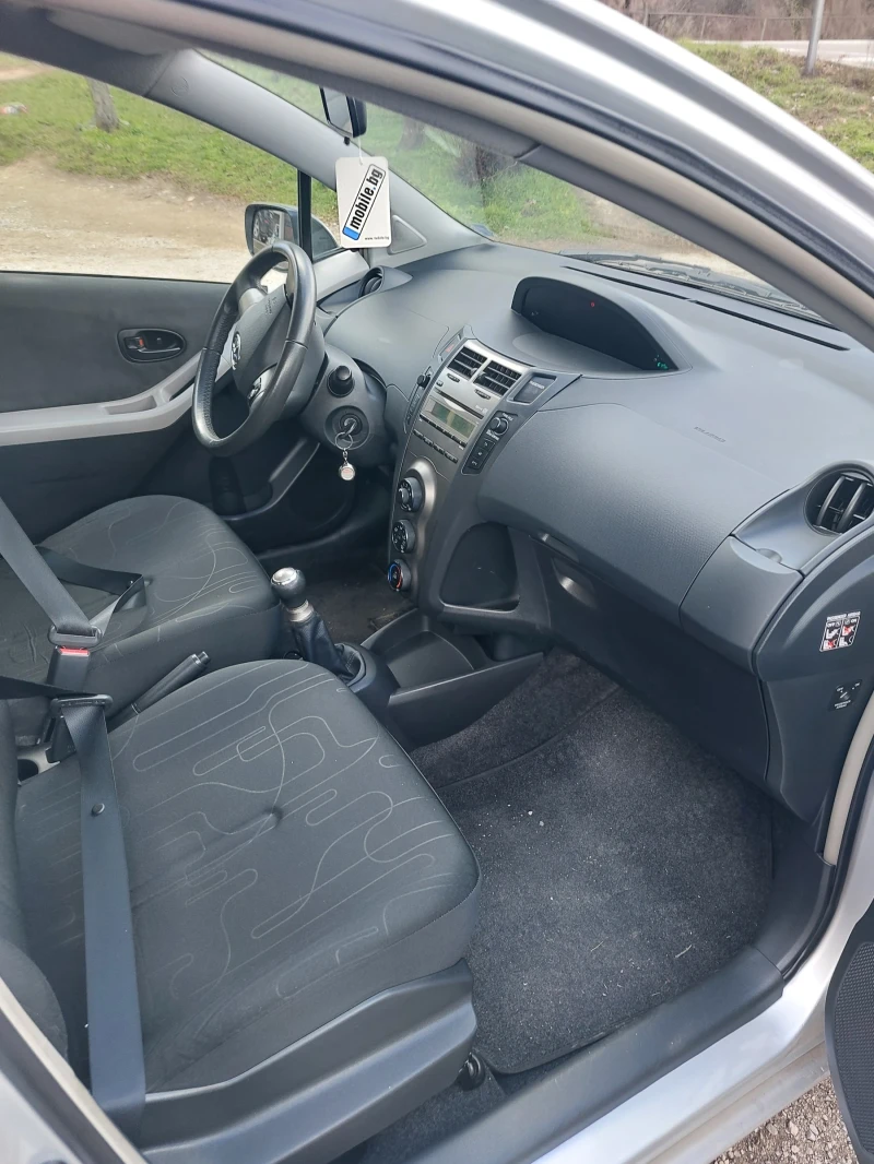 Toyota Yaris 1000, снимка 8 - Автомобили и джипове - 53007254