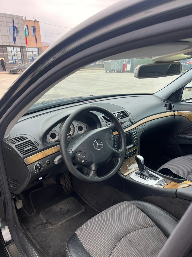 Mercedes-Benz E 320 LPG, снимка 5 - Автомобили и джипове - 53143644