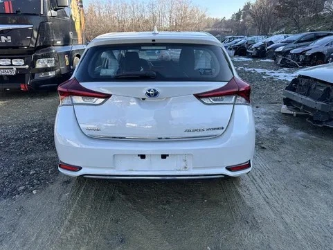 Toyota Auris 1.8 hybrid На части! , снимка 2 - Автомобили и джипове - 48686884