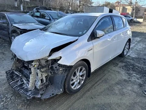 Toyota Auris 1.8 hybrid На части! , снимка 4 - Автомобили и джипове - 48686884