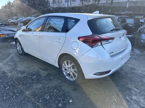 Toyota Auris 1.8 hybrid На части! , снимка 1 - Автомобили и джипове - 48686884