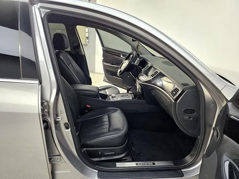 Hyundai Genesis 3.3, снимка 11 - Автомобили и джипове - 54618074