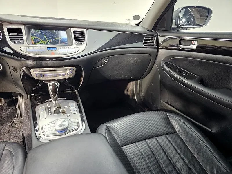 Hyundai Genesis 3.3, снимка 10 - Автомобили и джипове - 54618074