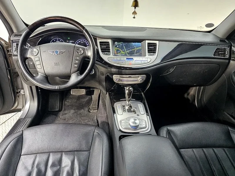 Hyundai Genesis 3.3, снимка 5 - Автомобили и джипове - 54618074