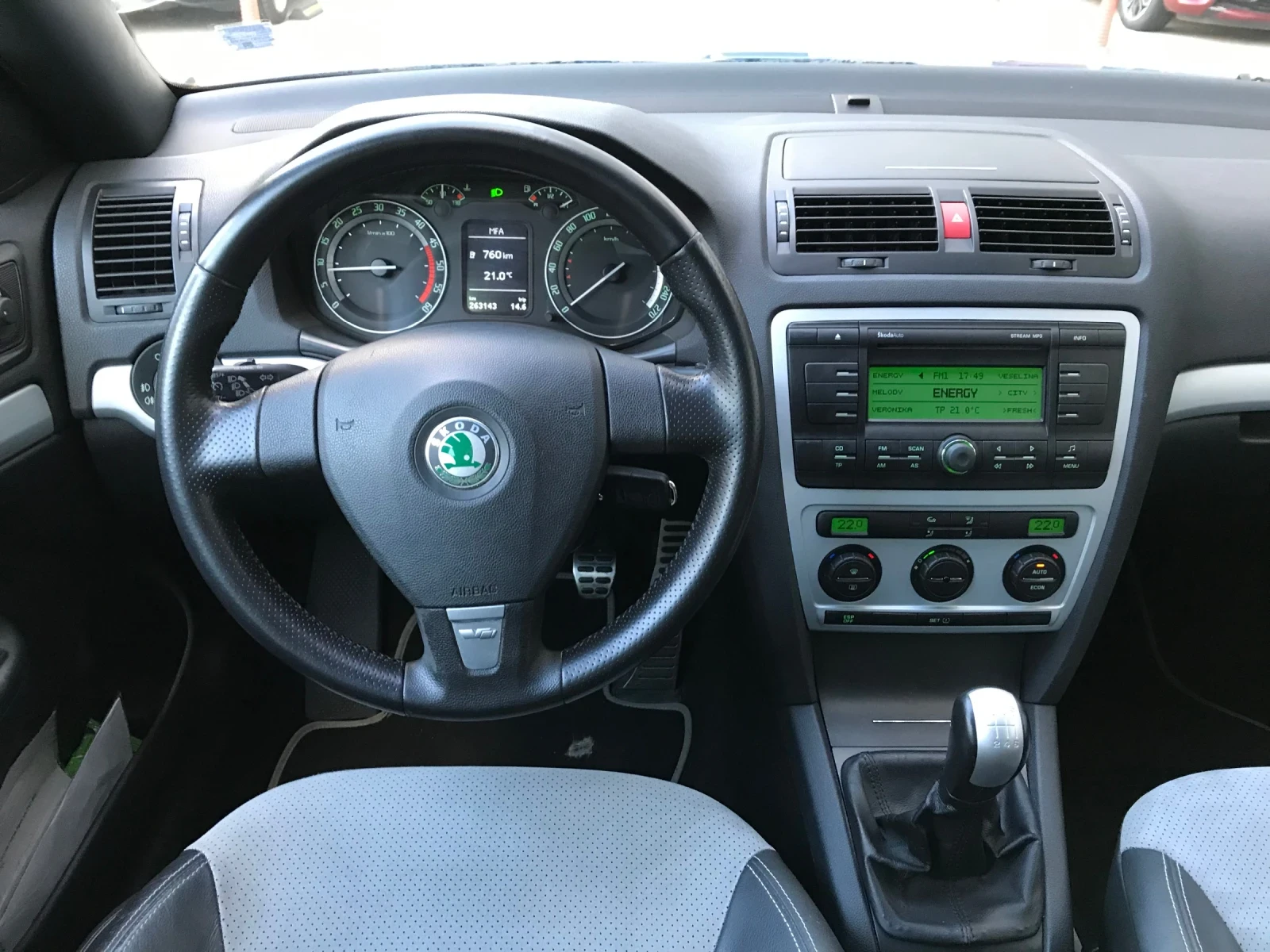 Skoda Octavia VRS 2.0TDI 170ph* 6ск* КОЖА* КСЕНОН* ПАРКТРОНИК*  - изображение 10
