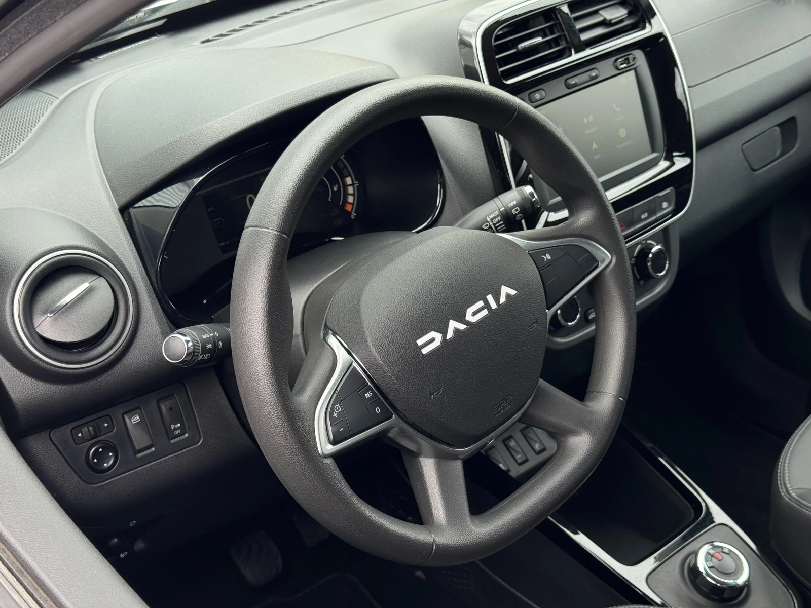 Dacia Spring 33 kW* СЕРВИЗНА ИСТОРИЯ С ЗАПАЗЕНА ГАРАНЦИЯ! - изображение 10