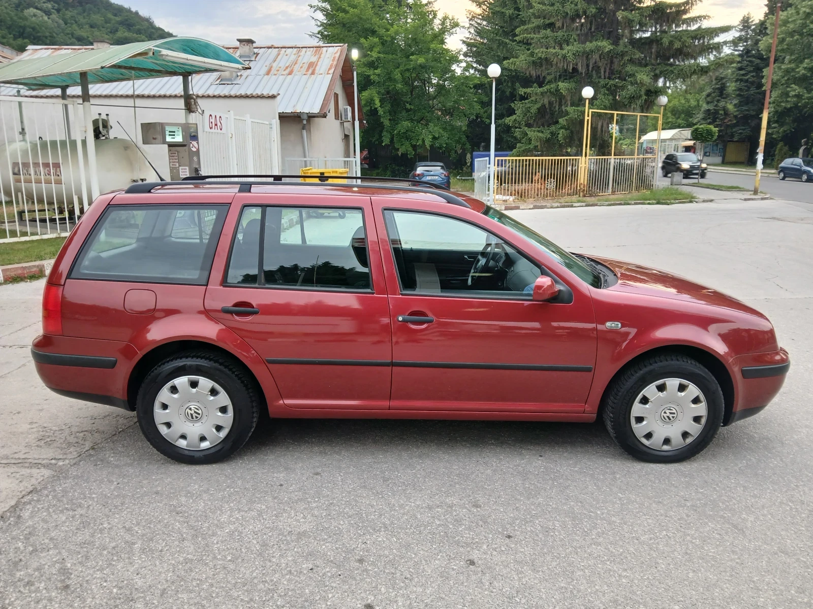 VW Golf 2.0i-Benzin.EDITION - изображение 7