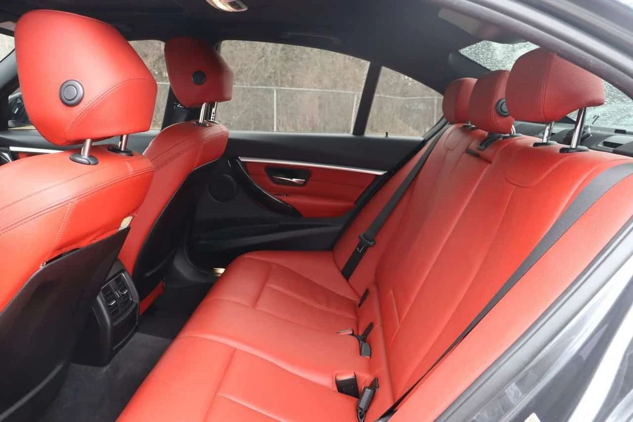 BMW 330 330i xDrive  CARFAX, снимка 10 - Автомобили и джипове - 54172247