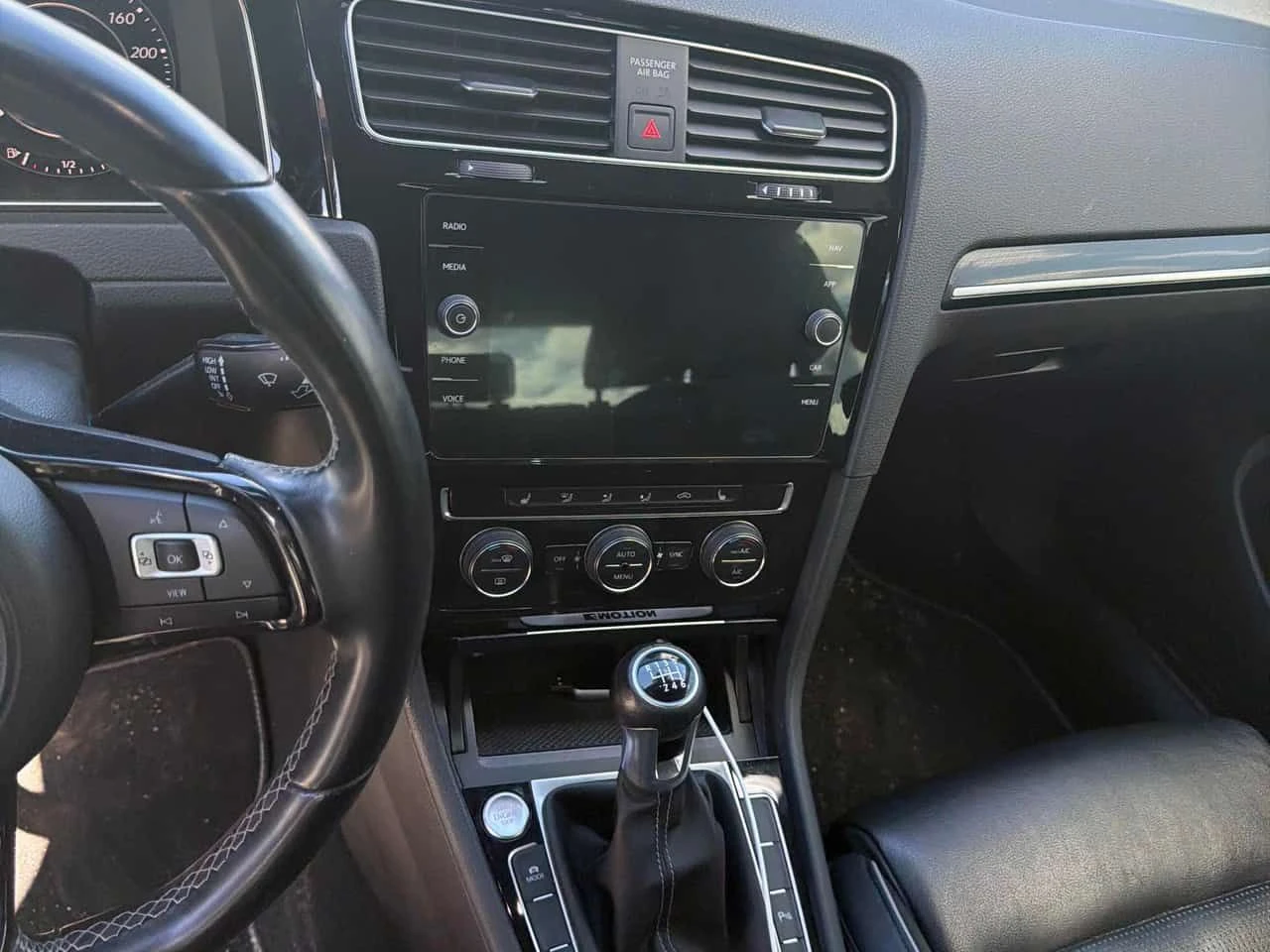 VW Golf  Manual | LED | КОЖА | ПОДГРЕВИ , снимка 9 - Автомобили и джипове - 54594406