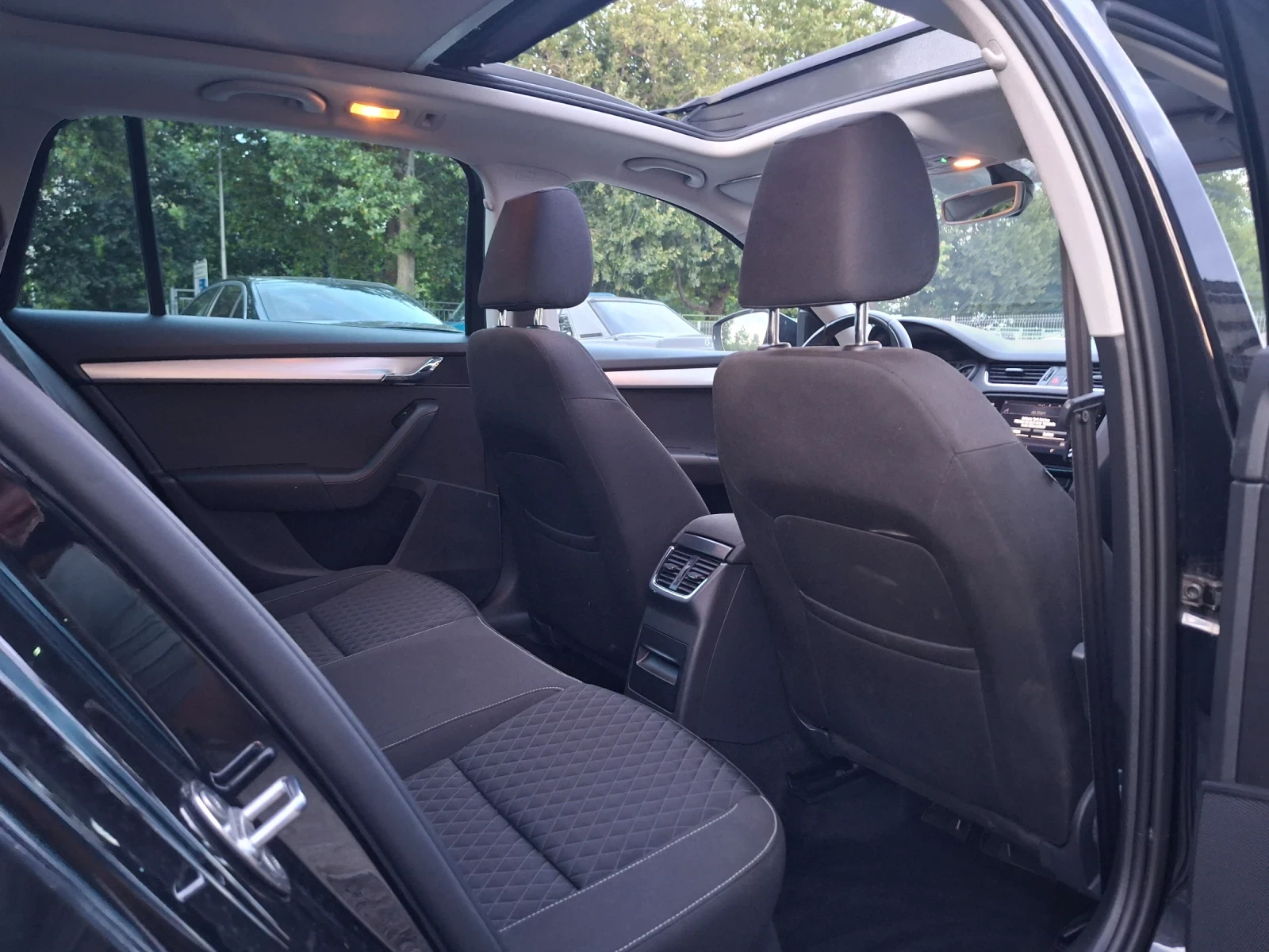Skoda Octavia Skoda  Panorama Voll Voll, снимка 9 - Автомобили и джипове - 55154892