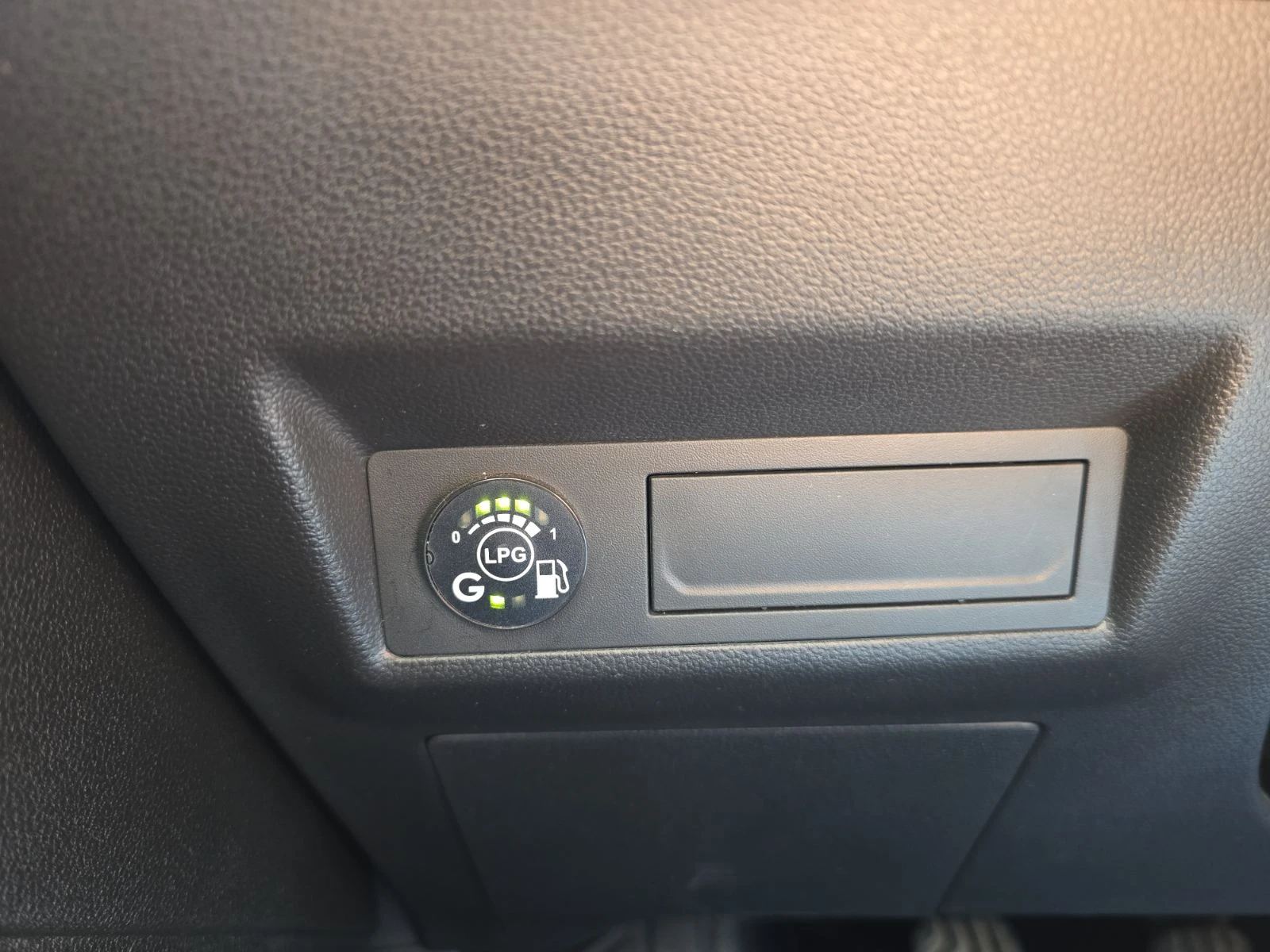 Renault Captur 1.0 TCe 100 LPG, снимка 11 - Автомобили и джипове - 55313940