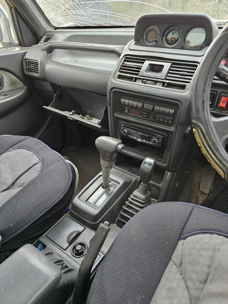 Mitsubishi Pajero 2.5 Td, снимка 10 - Автомобили и джипове - 47162681