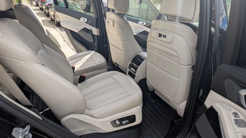BMW X7 M Sport Line* White Merino Leather, снимка 13 - Автомобили и джипове - 52159693
