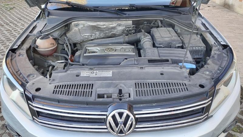 VW Tiguan 4Х4 АВТОМАТ ИЗКЛЮЧИТЕЛН НОВ FULL СЕРВИЗ КНИЖК 2.0i, снимка 17 - Автомобили и джипове - 32391216