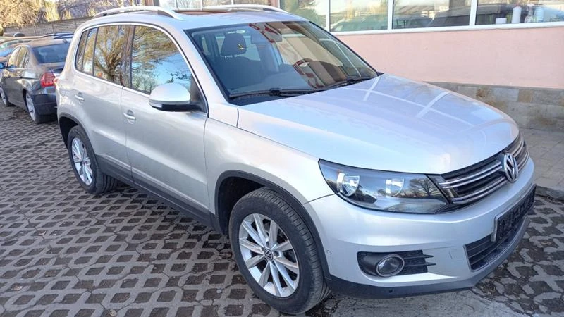 VW Tiguan 4Х4 АВТОМАТ ИЗКЛЮЧИТЕЛН НОВ FULL СЕРВИЗ КНИЖК 2.0i - изображение 2