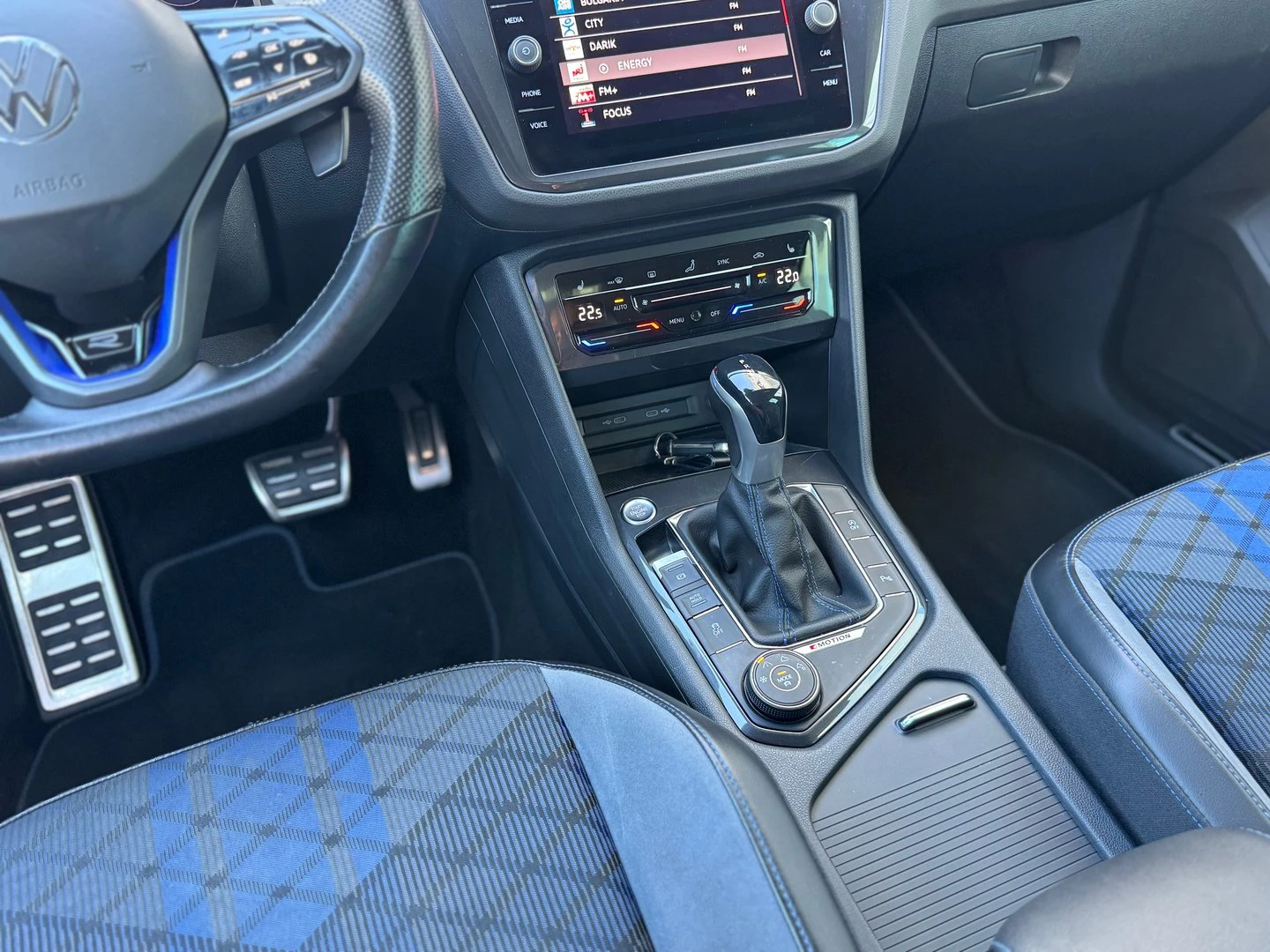 VW Tiguan R 2.0 TSI OPF 4MOTION, снимка 10 - Автомобили и джипове - 53322411