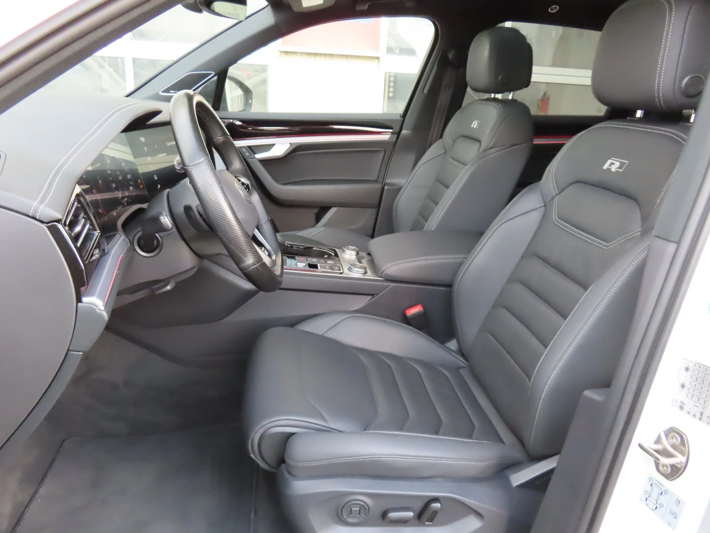 VW Touareg R-Line 3.0 V6 TDI SCR 4MOTION - изображение 8