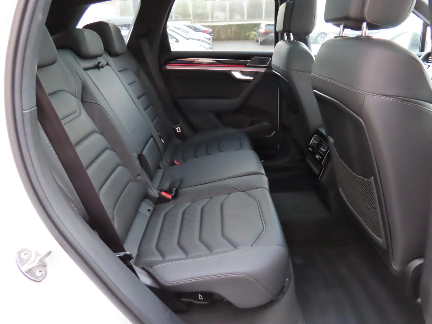 VW Touareg R-Line 3.0 V6 TDI SCR 4MOTION - изображение 10