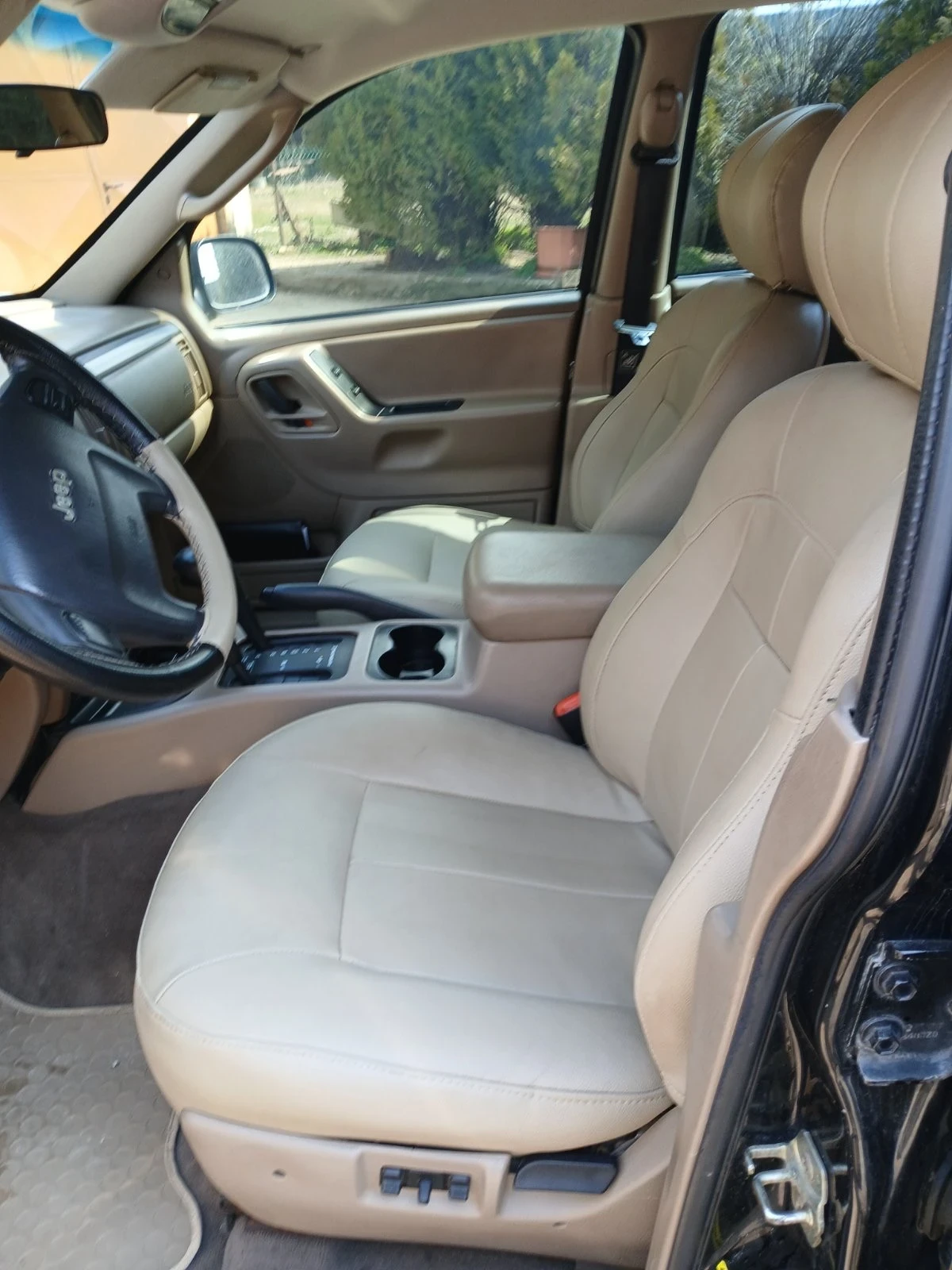 Jeep Grand cherokee 4.0 Quadra-Track2 Laredo , снимка 8 - Автомобили и джипове - 53877715