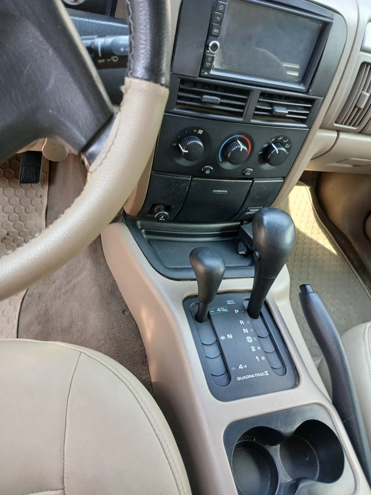 Jeep Grand cherokee 4.0 Quadra-Track2 Laredo , снимка 7 - Автомобили и джипове - 53877715