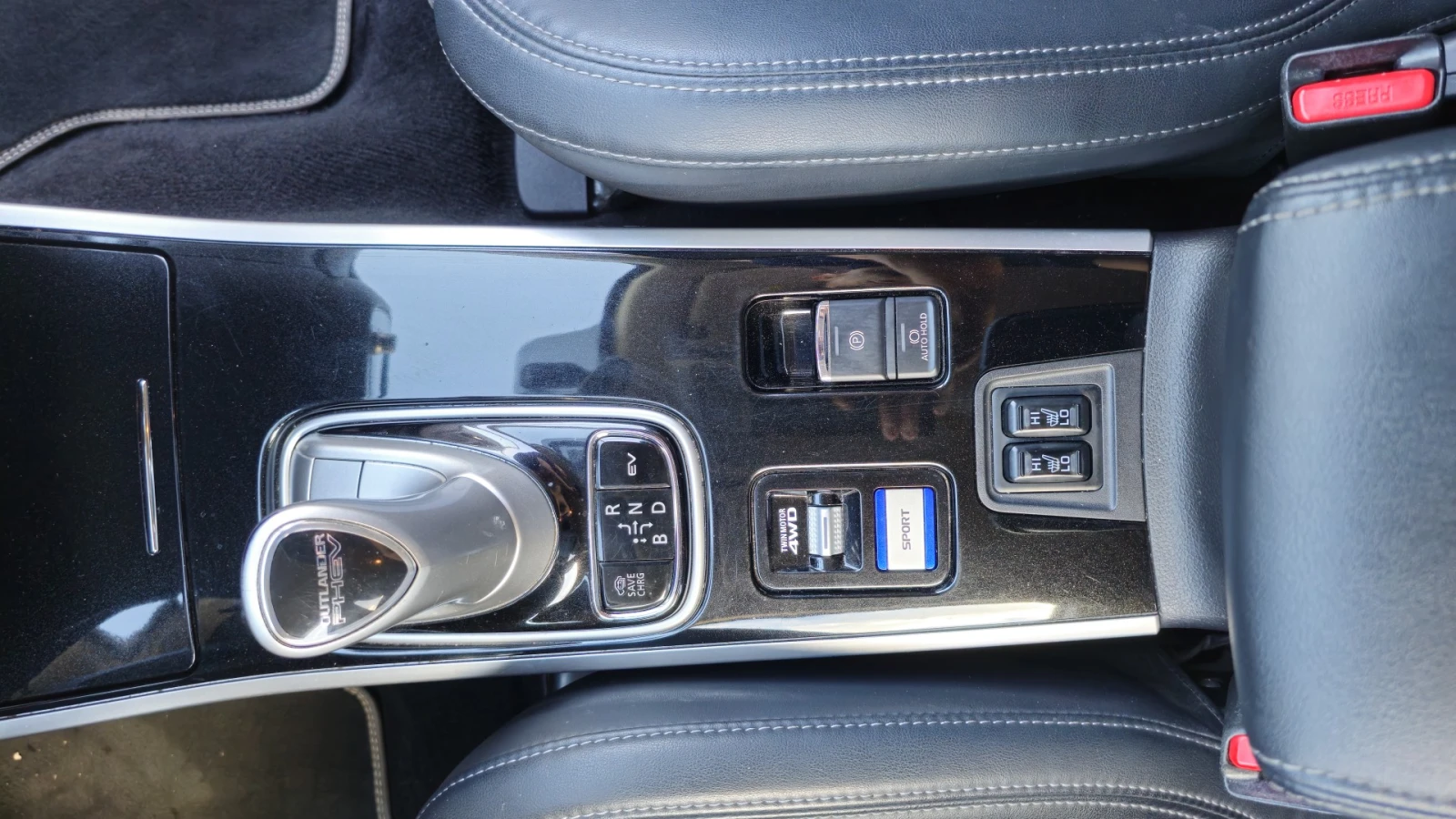 Mitsubishi Outlander, снимка 14 - Автомобили и джипове - 54918771