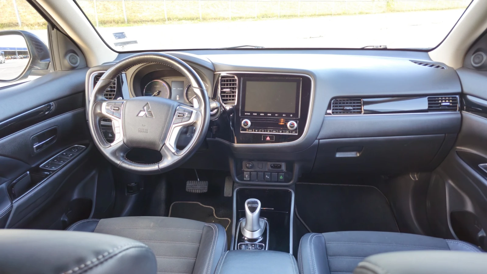 Mitsubishi Outlander, снимка 12 - Автомобили и джипове - 54918771