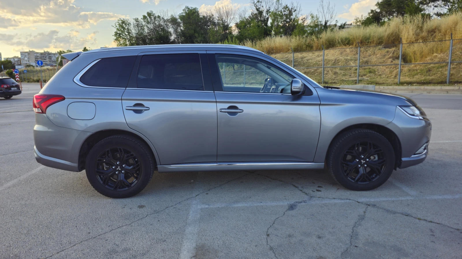 Mitsubishi Outlander, снимка 5 - Автомобили и джипове - 54918771