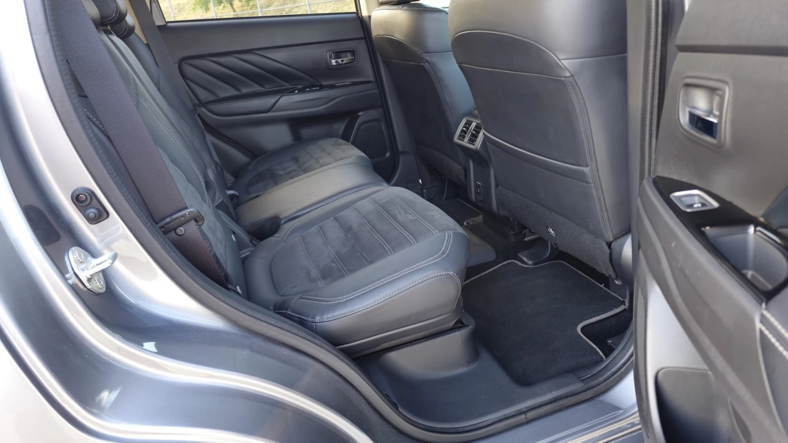 Mitsubishi Outlander, снимка 16 - Автомобили и джипове - 54918771